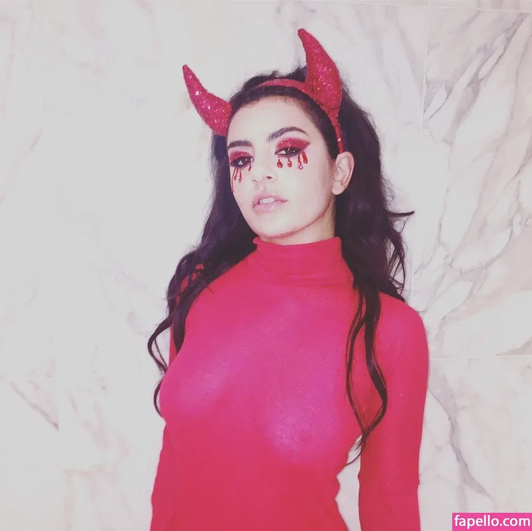 Charli XCX Onlyfans Photo Gallery 