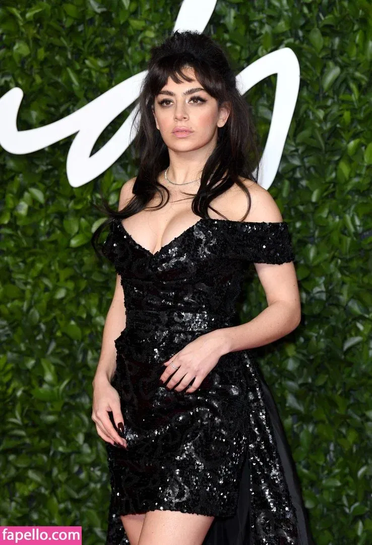 Charli XCX Onlyfans Photo Gallery 