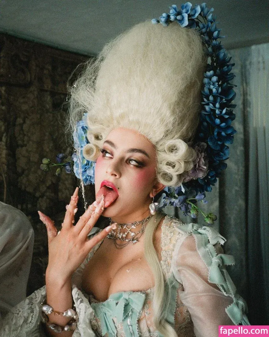 Charli XCX Onlyfans Photo Gallery 