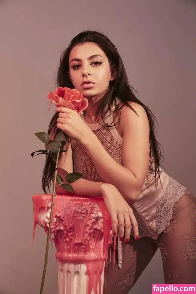 Charli XCX Onlyfans Photo Gallery 