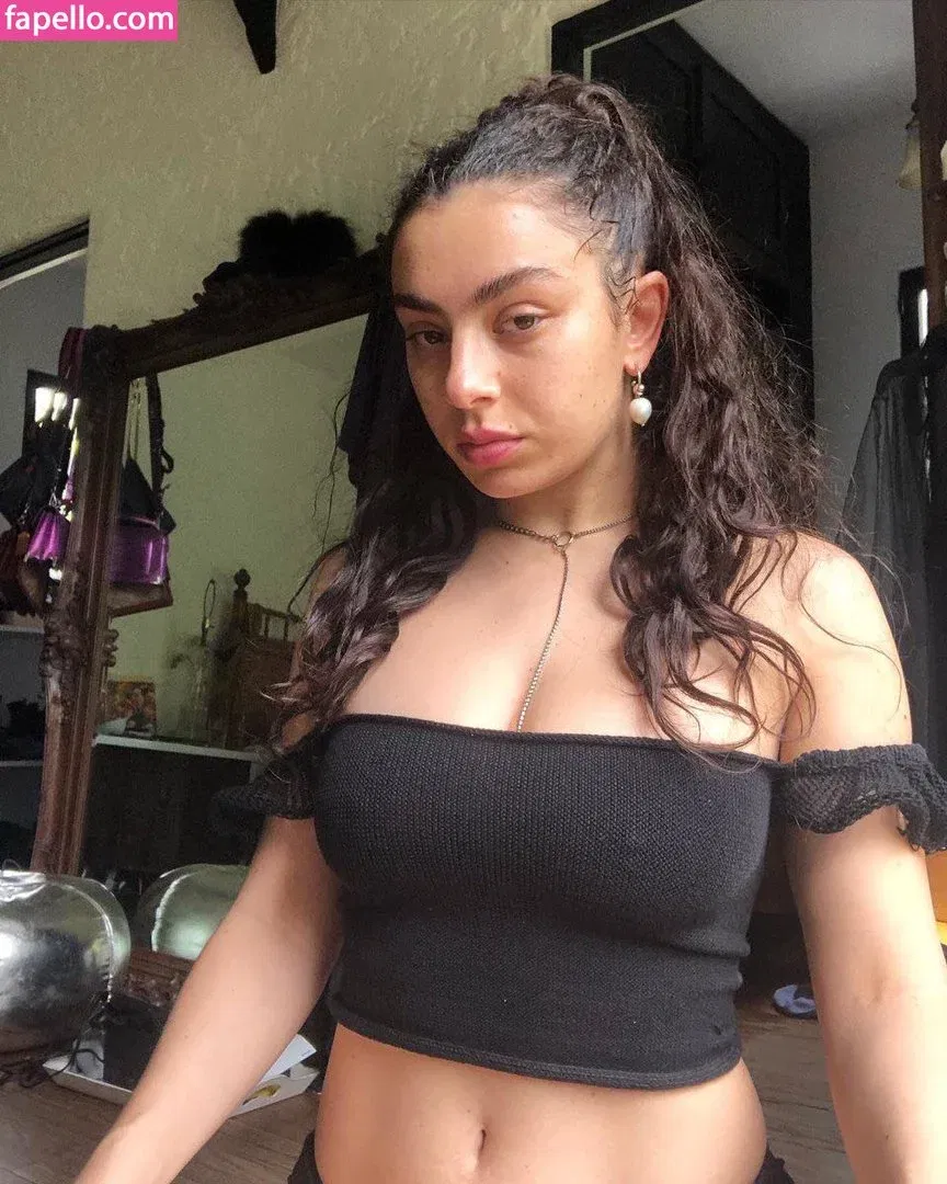 Charli XCX Onlyfans Photo Gallery 