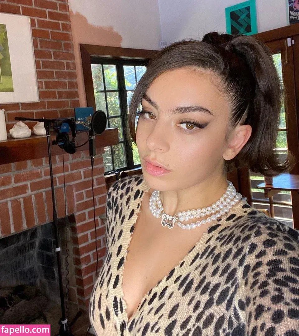 Charli XCX Onlyfans Photo Gallery 