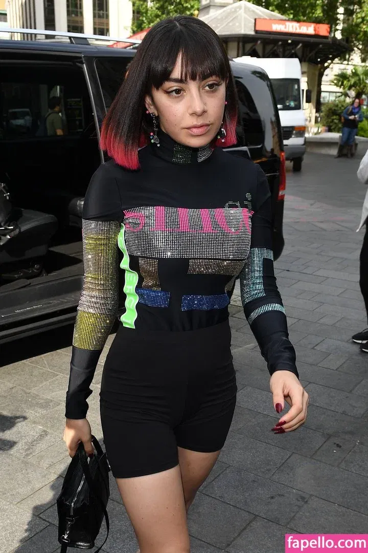 Charli XCX Onlyfans Photo Gallery 