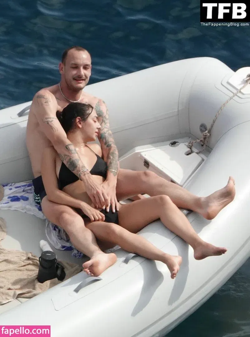 Charli XCX Onlyfans Photo Gallery 