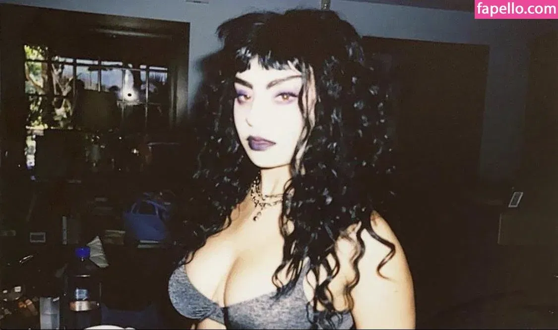 Charli XCX Onlyfans Photo Gallery 