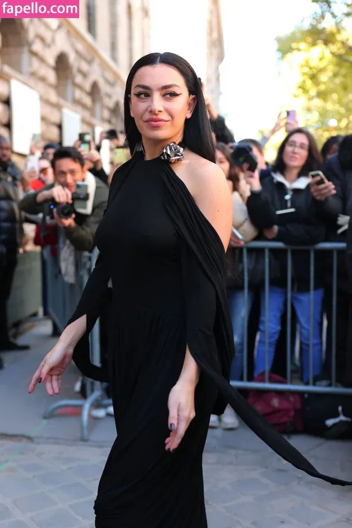 Charli XCX Onlyfans Photo Gallery 