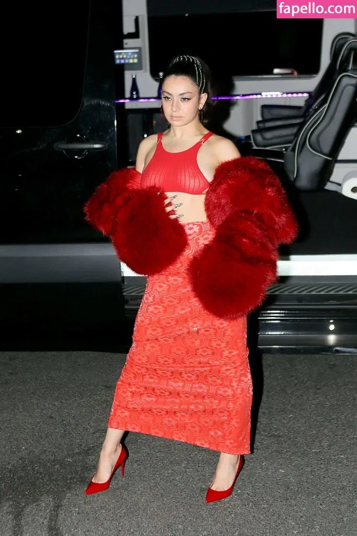 Charli XCX Onlyfans Photo Gallery 