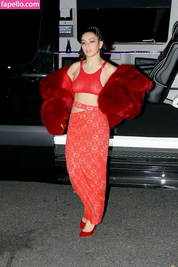 Charli XCX Onlyfans Photo Gallery 