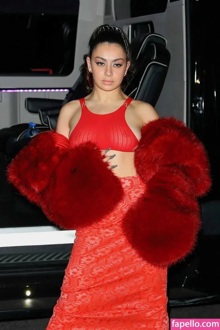 Charli XCX Onlyfans Photo Gallery 