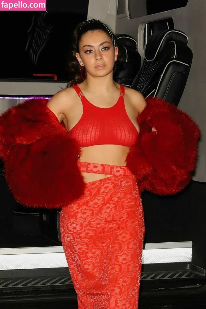 Charli XCX Onlyfans Photo Gallery 