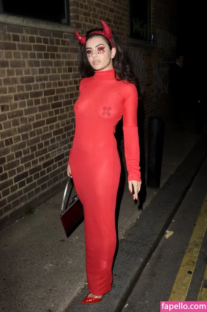 Charli XCX Onlyfans Photo Gallery 