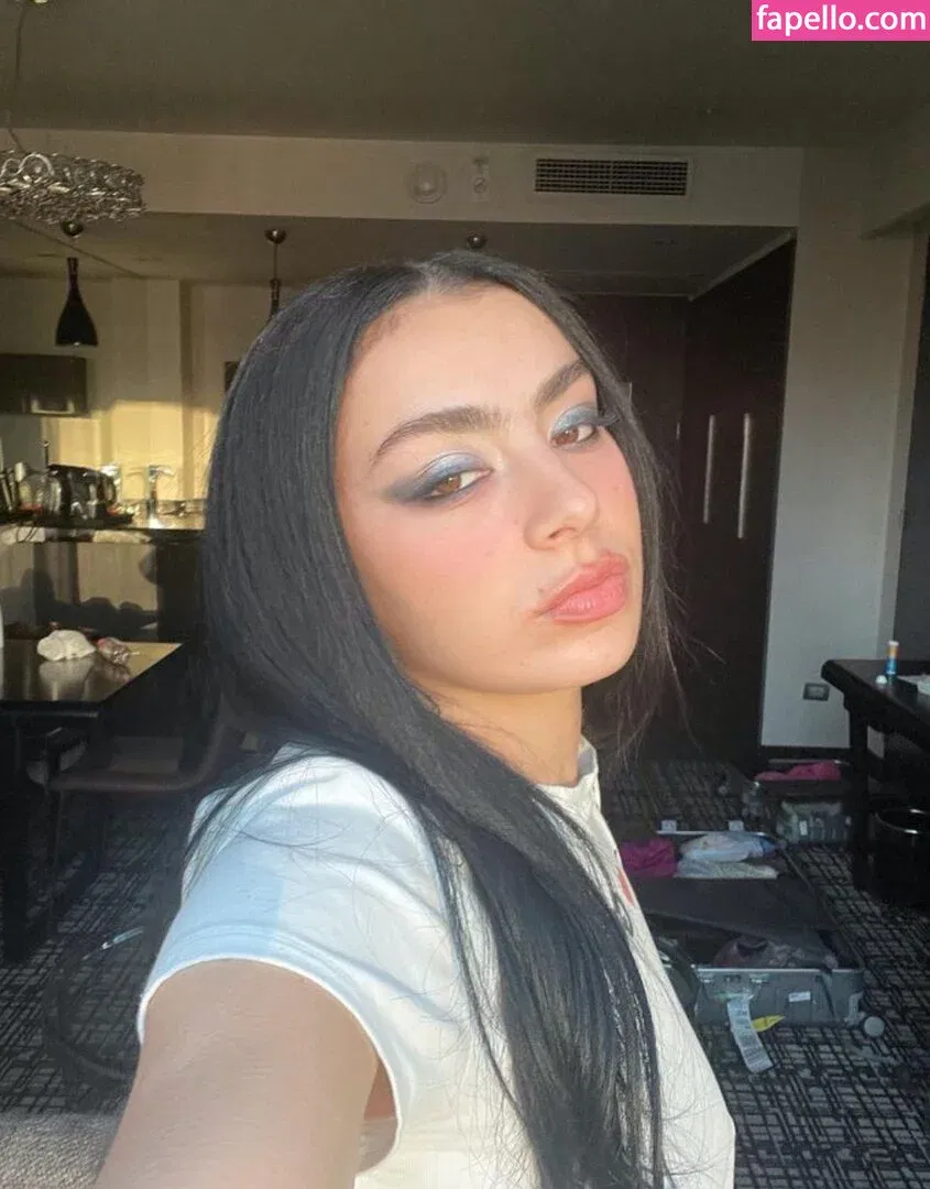 Charli XCX Onlyfans Photo Gallery 