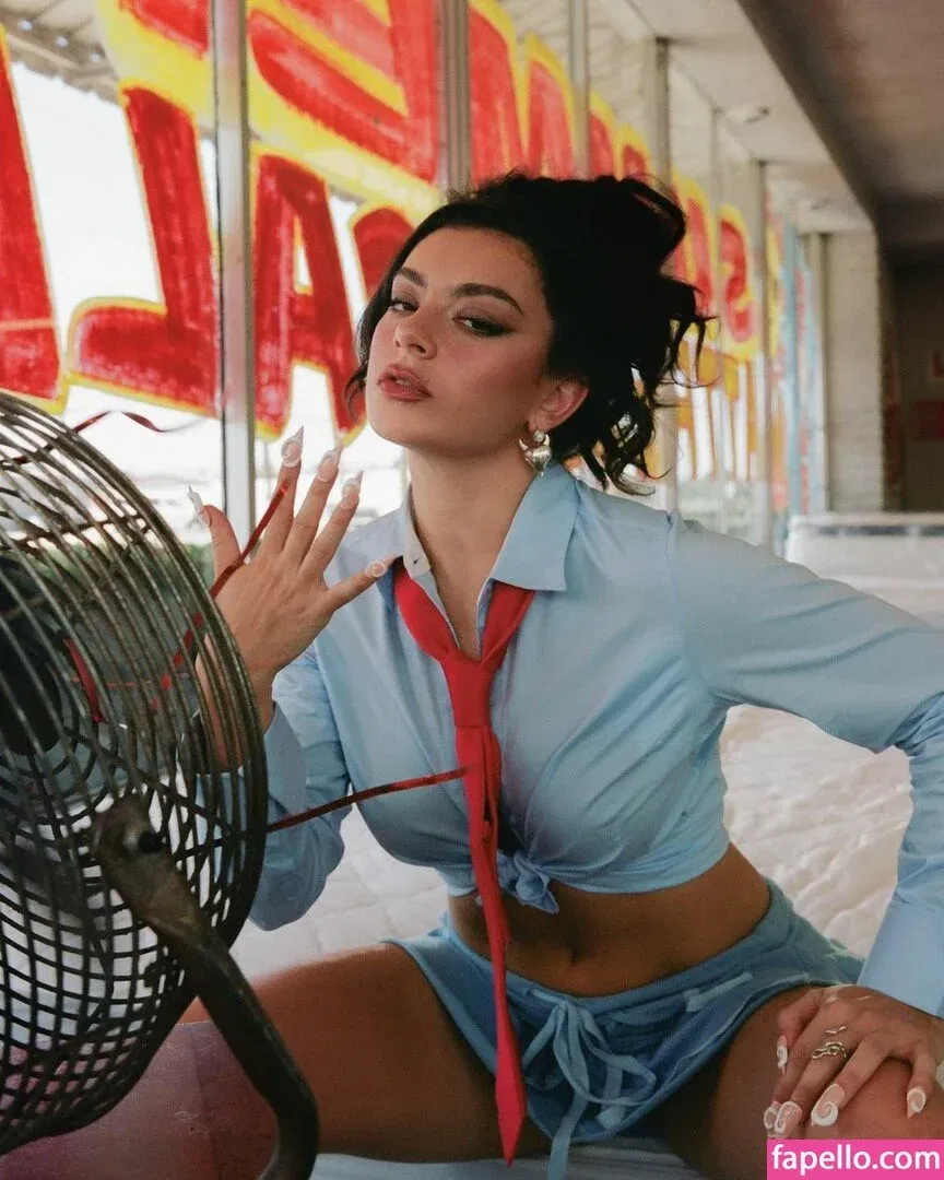Charli XCX Onlyfans Photo Gallery 