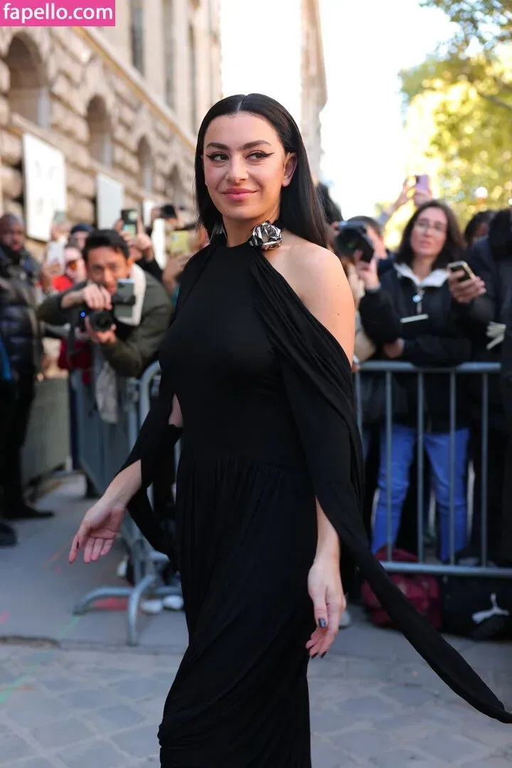 Charli XCX Onlyfans Photo Gallery 