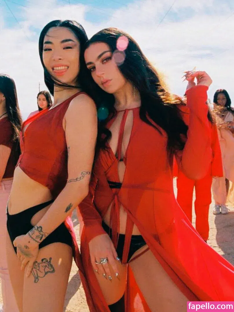 Charli XCX Onlyfans Photo Gallery 