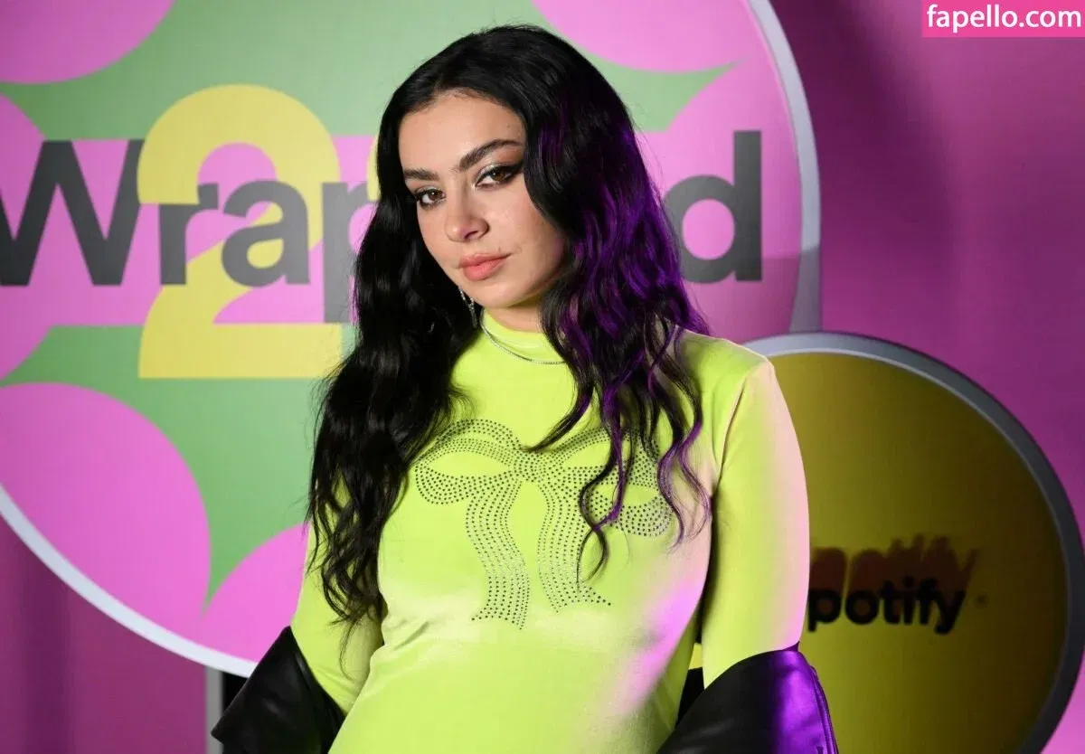 Charli XCX Onlyfans Photo Gallery 