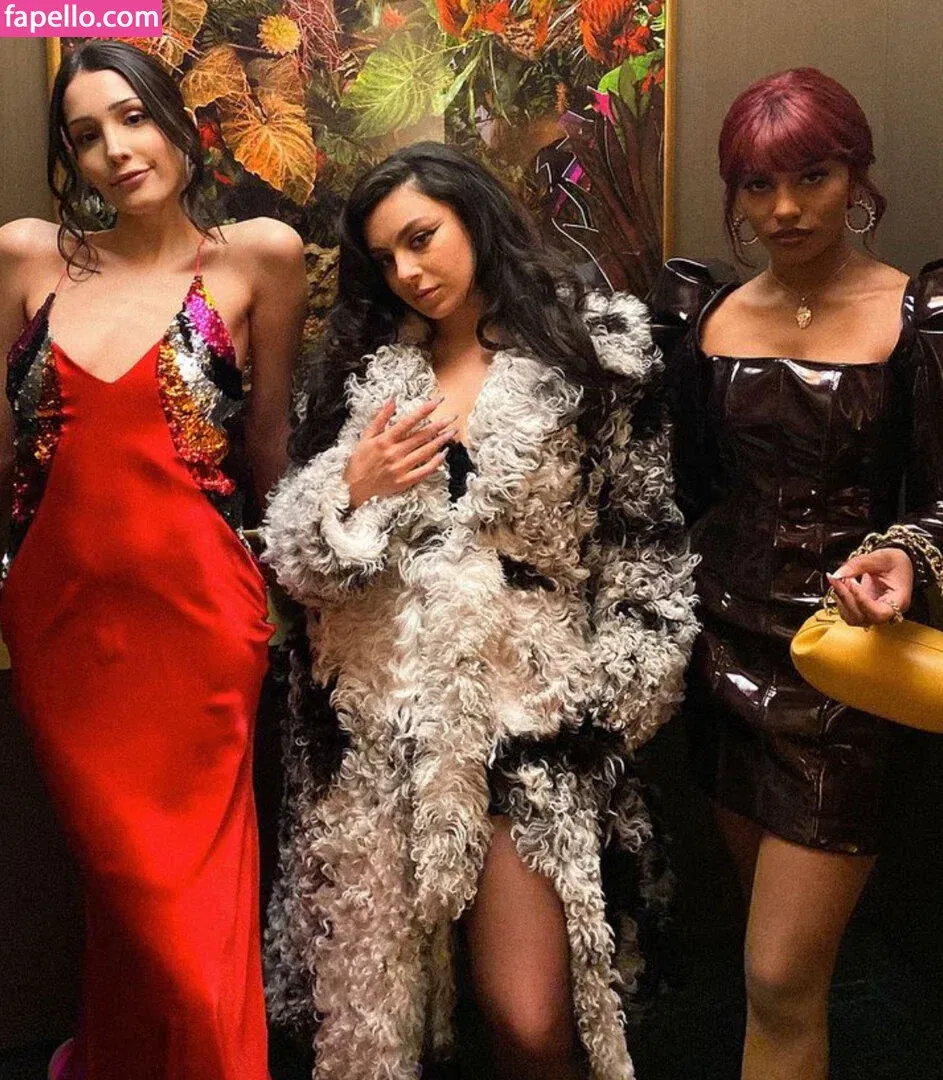 Charli XCX Onlyfans Photo Gallery 