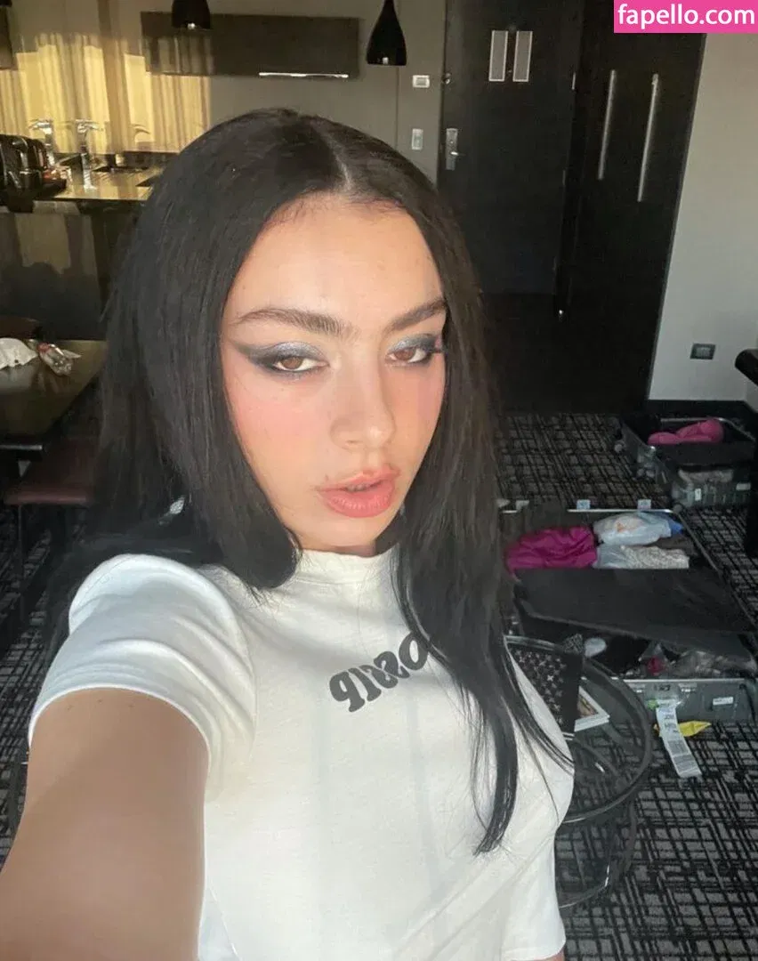 Charli XCX Onlyfans Photo Gallery 