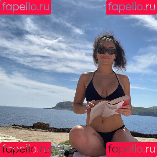 Charli XCX Onlyfans Photo Gallery 