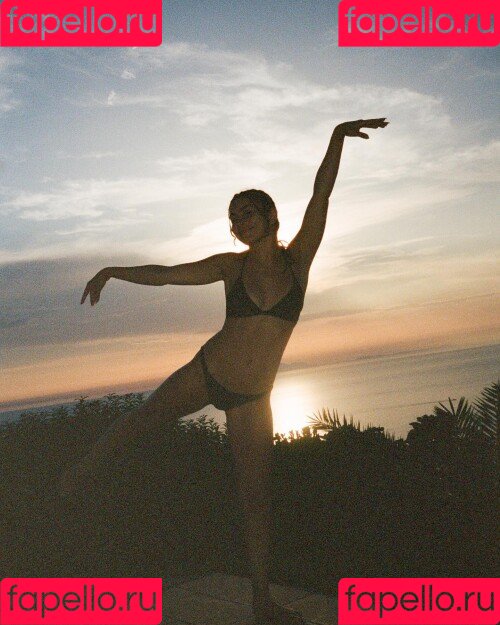 Charli XCX Onlyfans Photo Gallery 