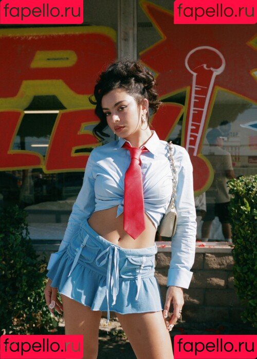 Charli XCX Onlyfans Photo Gallery 