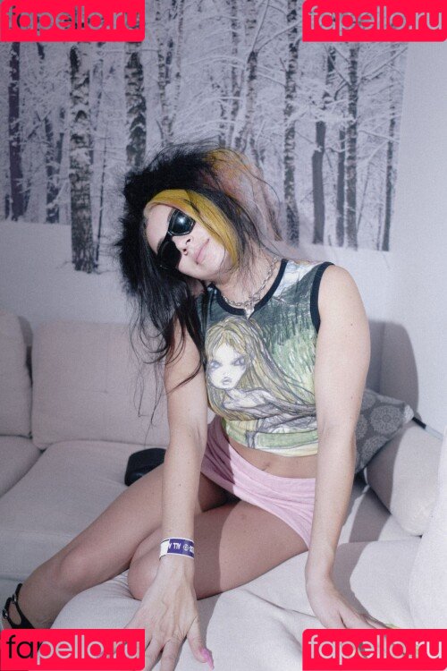 Charli XCX Onlyfans Photo Gallery 