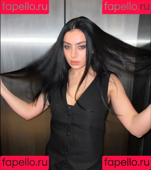 Charli XCX Onlyfans Photo Gallery 