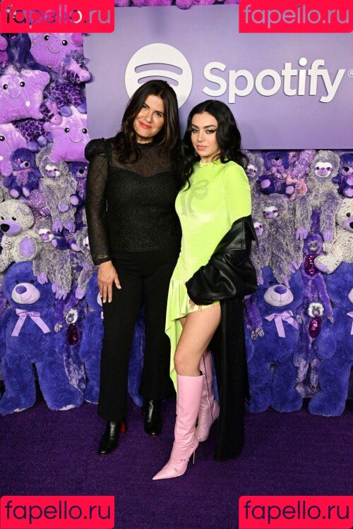 Charli XCX Onlyfans Photo Gallery 