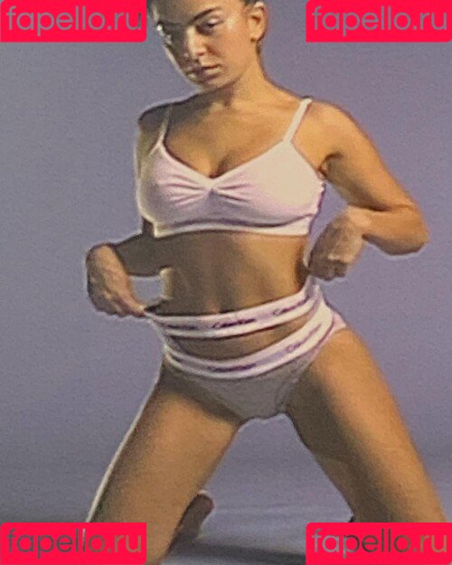 Charli XCX Onlyfans Photo Gallery 