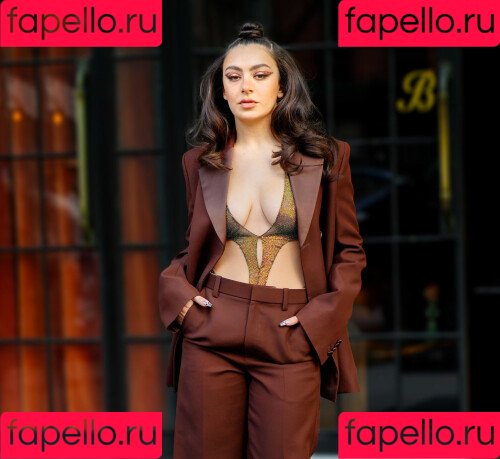 Charli XCX Onlyfans Photo Gallery 