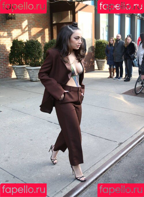 Charli XCX Onlyfans Photo Gallery 