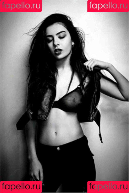 Charli XCX Onlyfans Photo Gallery 