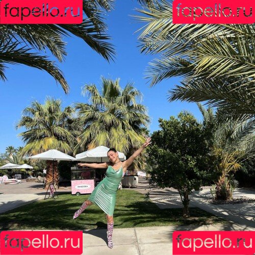 Charli XCX Onlyfans Photo Gallery 