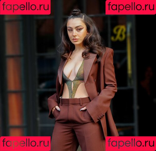 Charli XCX Onlyfans Photo Gallery 