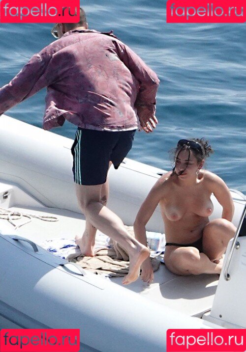 Charli XCX Onlyfans Photo Gallery 