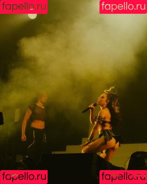 Charli XCX Onlyfans Photo Gallery 