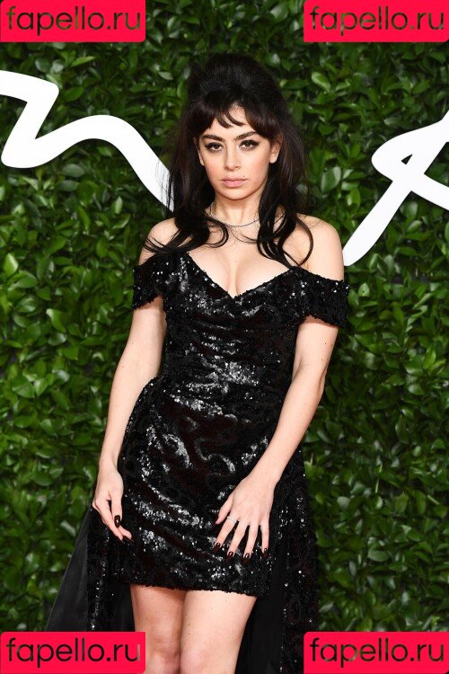 Charli XCX Onlyfans Photo Gallery 