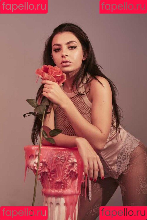 Charli XCX Onlyfans Photo Gallery 