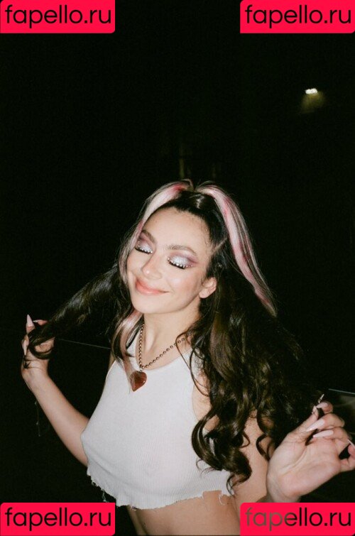 Charli XCX Onlyfans Photo Gallery 