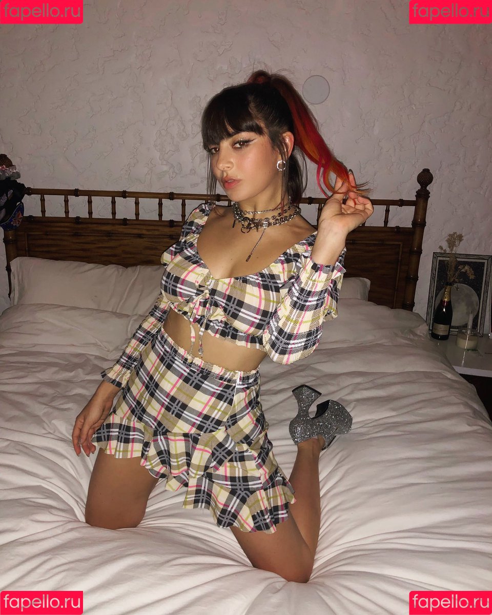 Charli XCX Onlyfans Photo Gallery 
