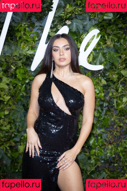 Charli XCX Onlyfans Photo Gallery 