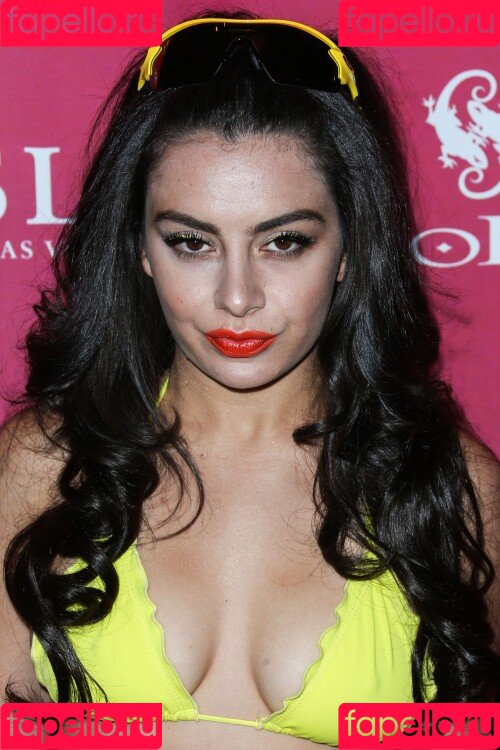 Charli XCX Onlyfans Photo Gallery 