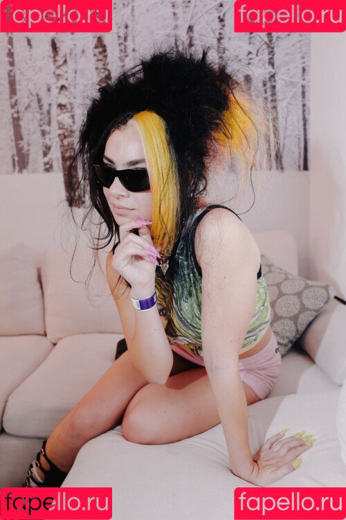 Charli XCX Onlyfans Photo Gallery 