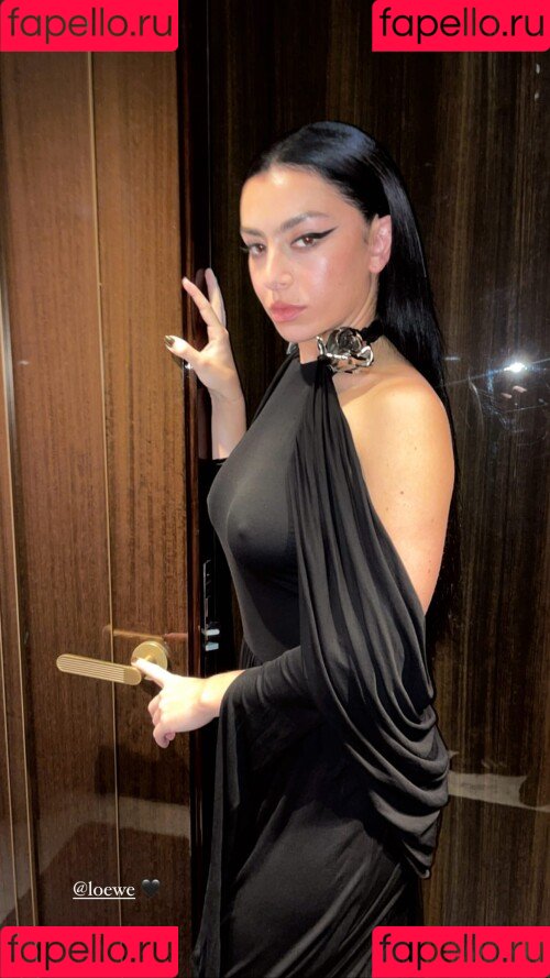 Charli XCX Onlyfans Photo Gallery 