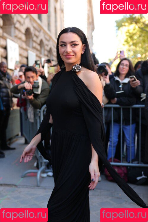 Charli XCX Onlyfans Photo Gallery 