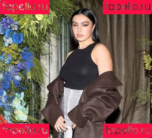 Charli XCX Onlyfans Photo Gallery 