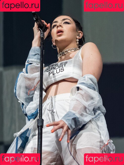 Charli XCX Onlyfans Photo Gallery 