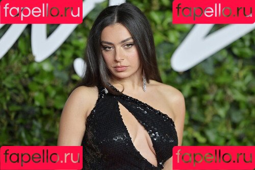 Charli XCX Onlyfans Photo Gallery 