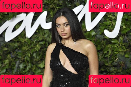 Charli XCX Onlyfans Photo Gallery 