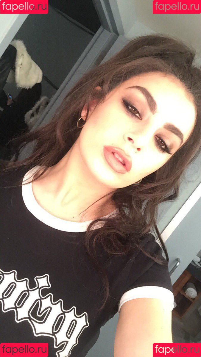 Charli XCX Onlyfans Photo Gallery 